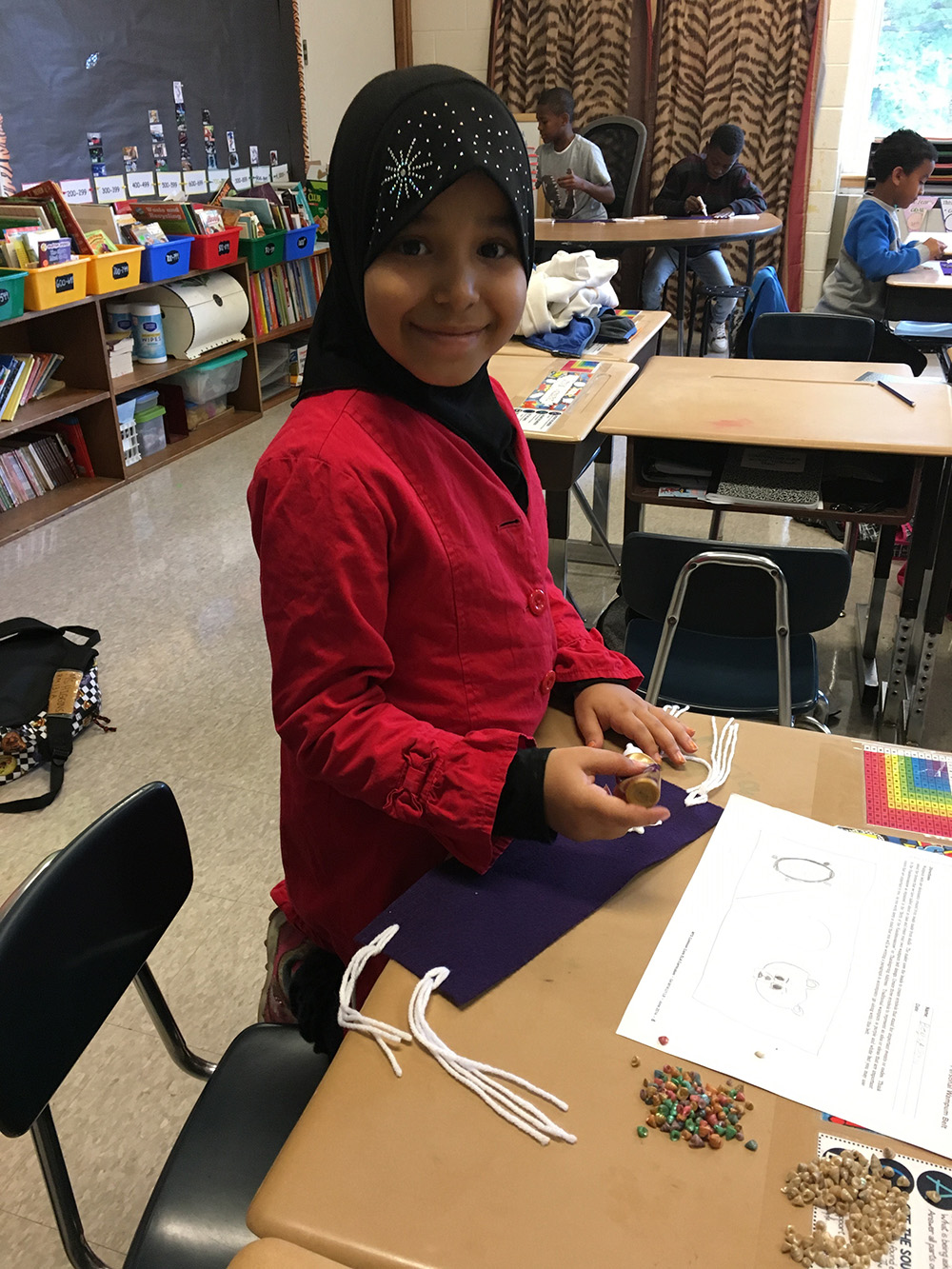 THA 4th Graders work on wampum belts 3