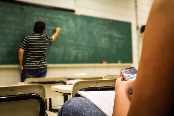 cellphone in classroom