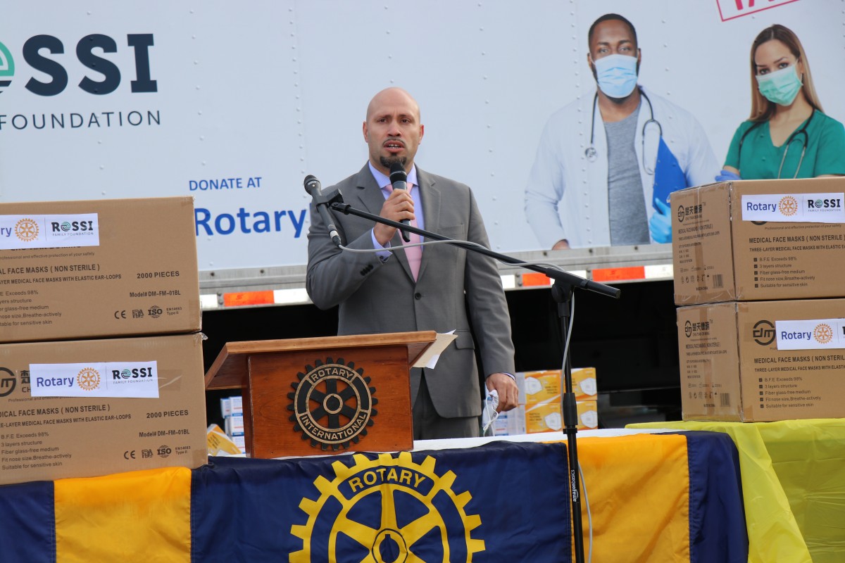 Dr. Padilla addresses the group during distribution.