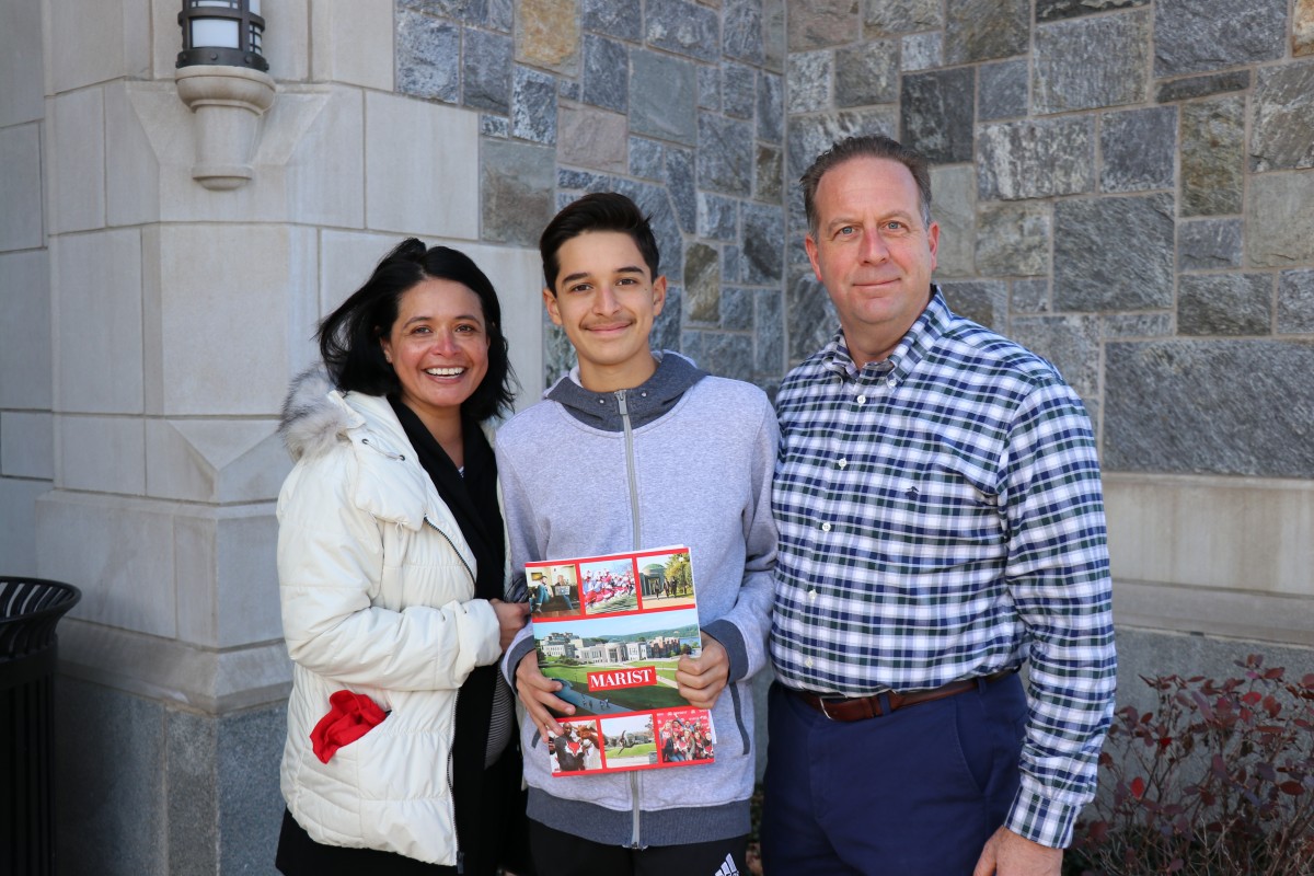 Student and parents pose for a photo.