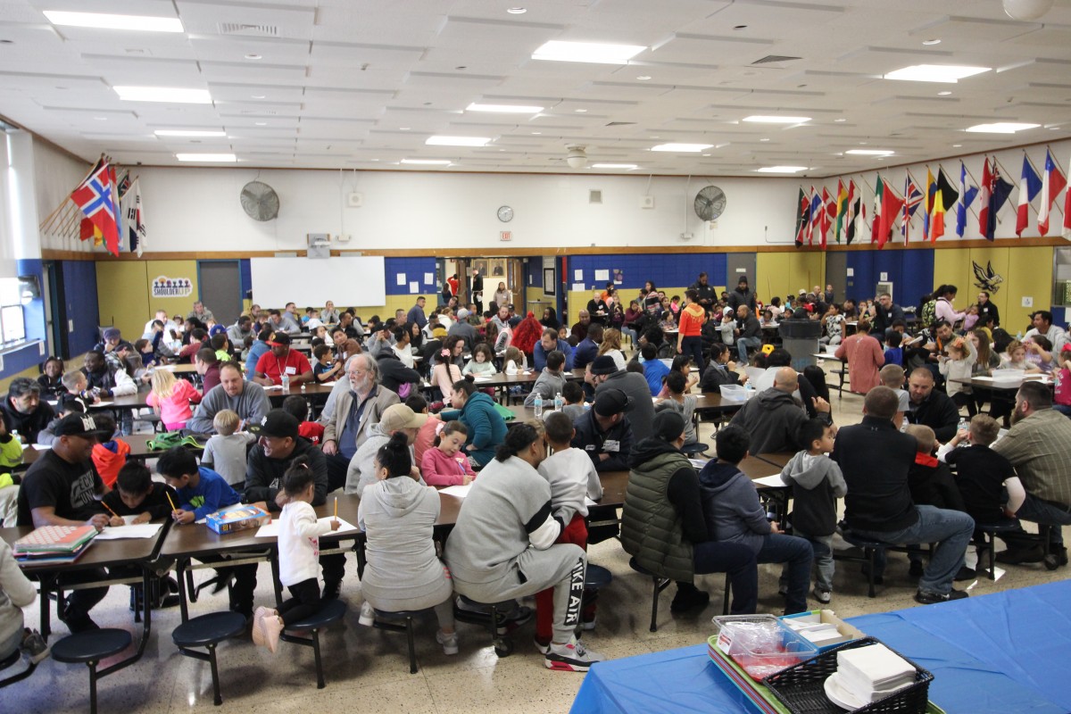 Picture of full cafeteria.