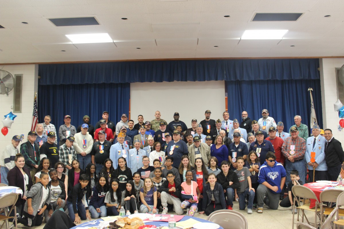 Students welcome Veterans to their school