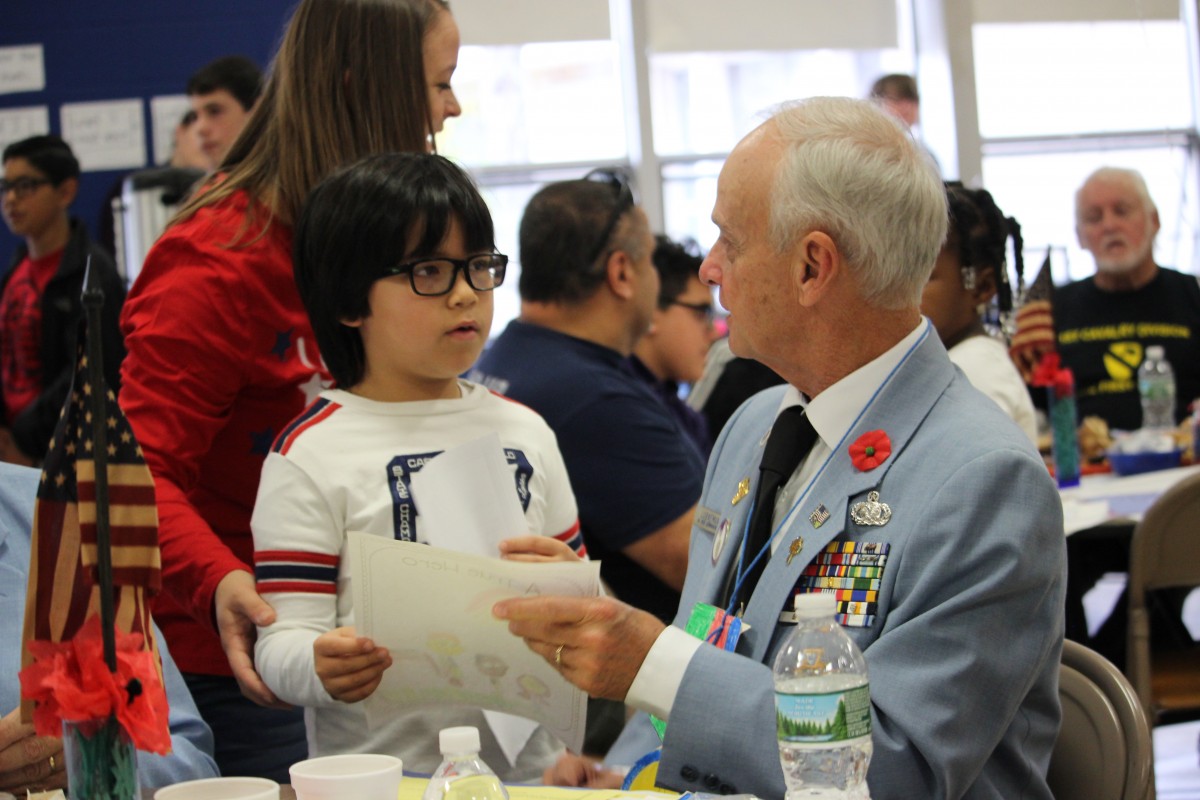 Student and Veteran discuss ideas