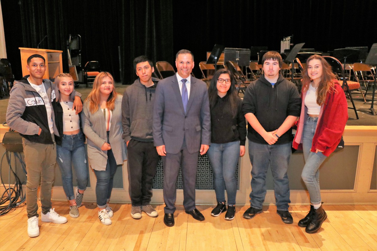 Molinaro with group of students who attended the talk.