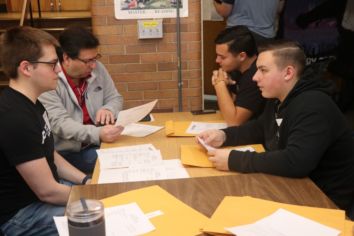 Students and mentors discuss professional skills.
