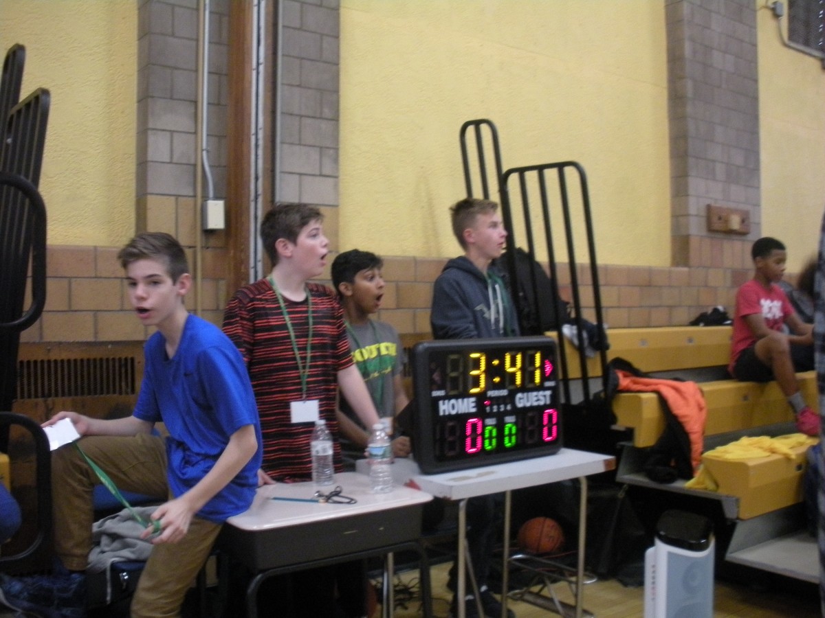 Students participate in 3 on 3 basketball tournament to raise funds for student activities