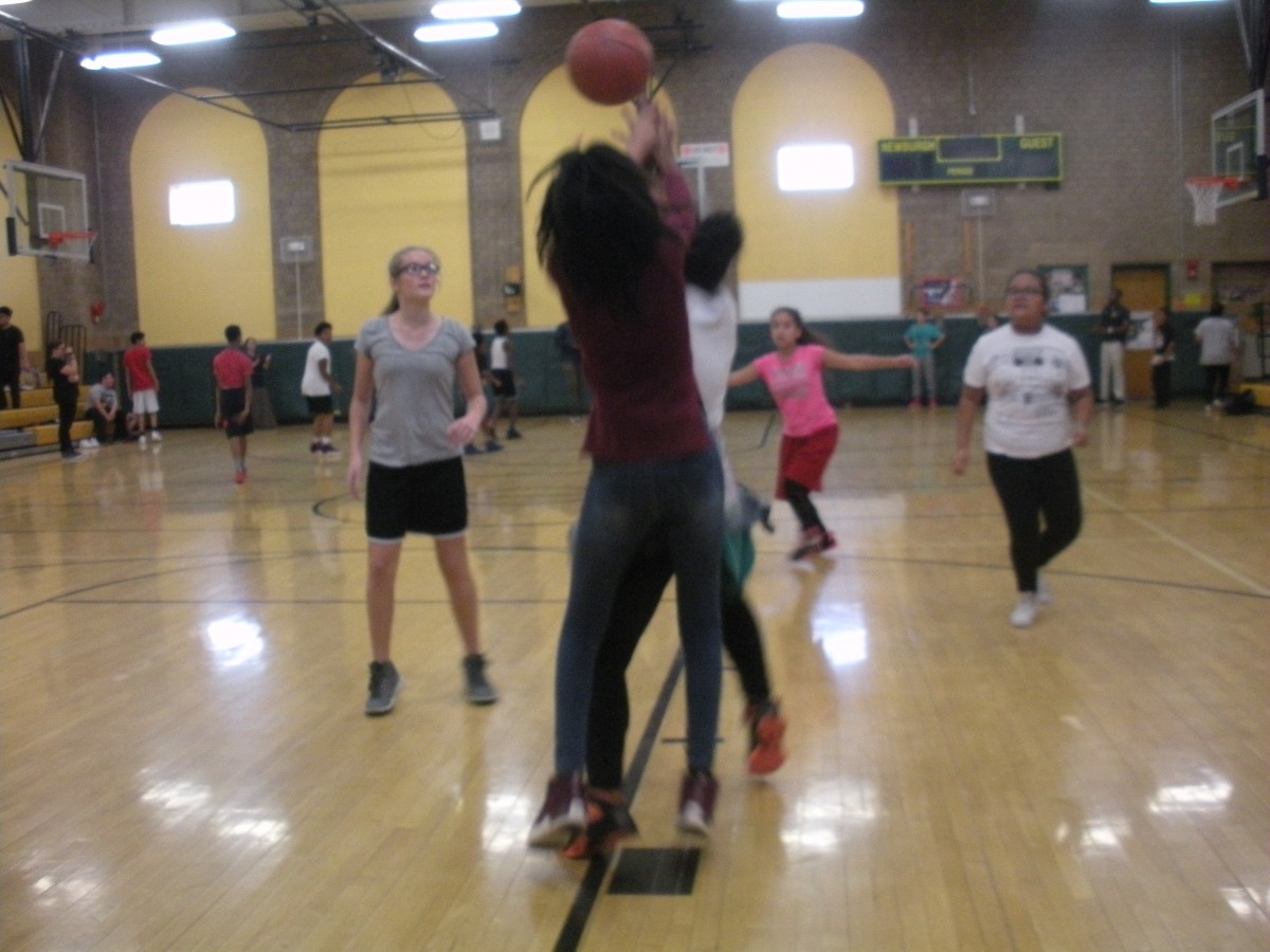 Students participate in 3 on 3 basketball tournament to raise funds for student activities