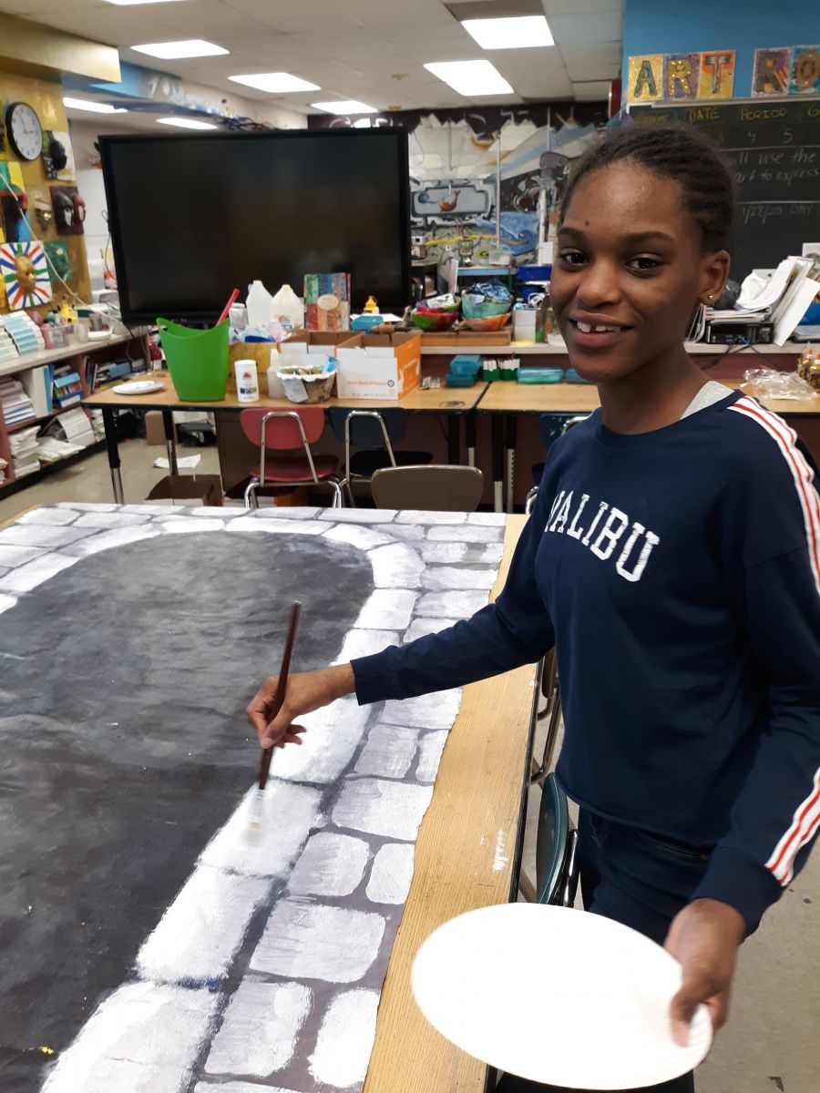 Scholars collaborate to paint sets for Shrek.