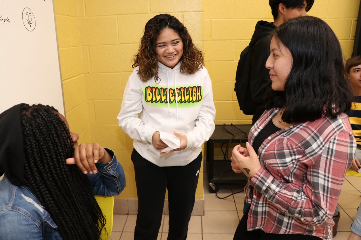 Students chatting as they meet their mentor.