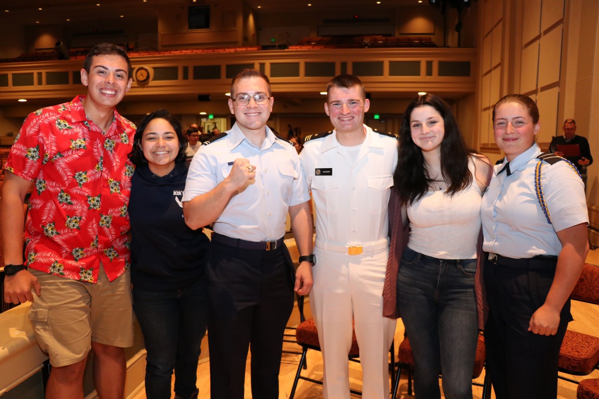 Alumni pose for an award.