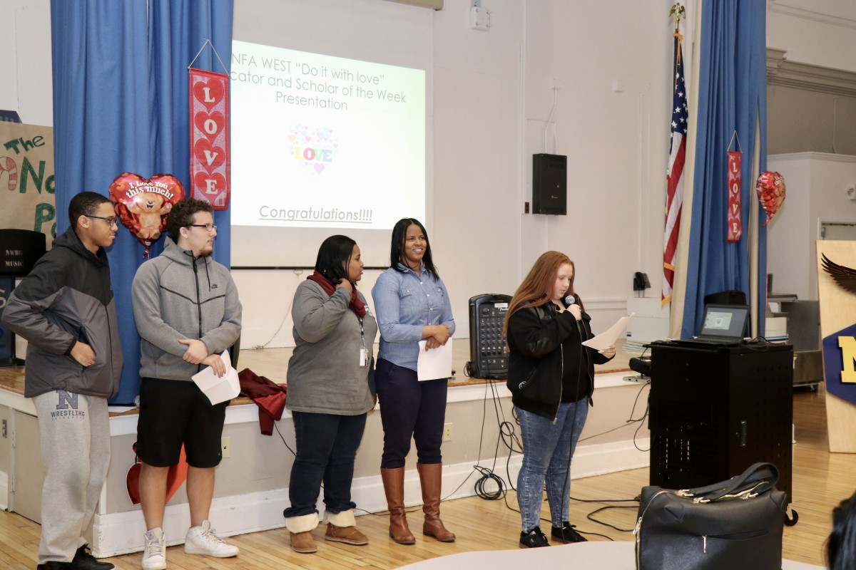 Student Advisory Council member announcing the award to Mr. Rich