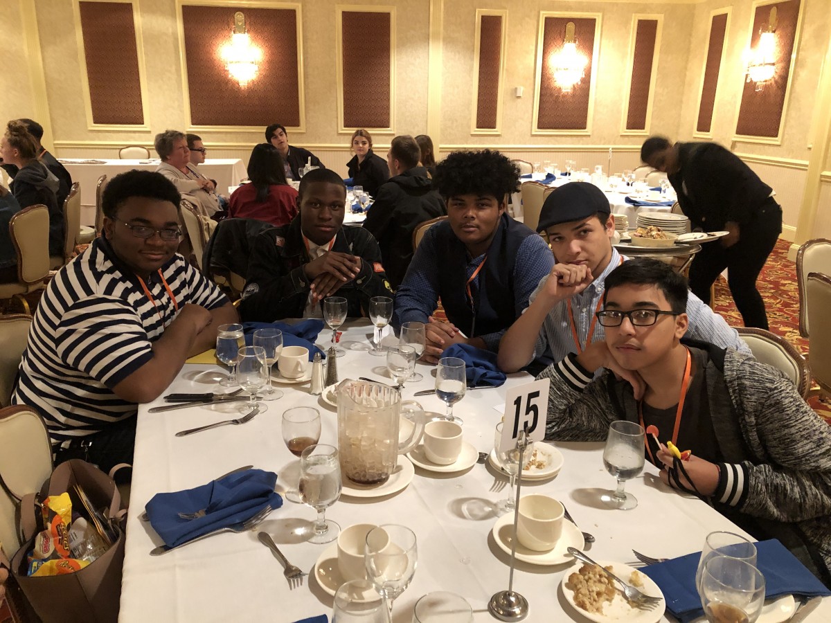 Participants eating lunch.