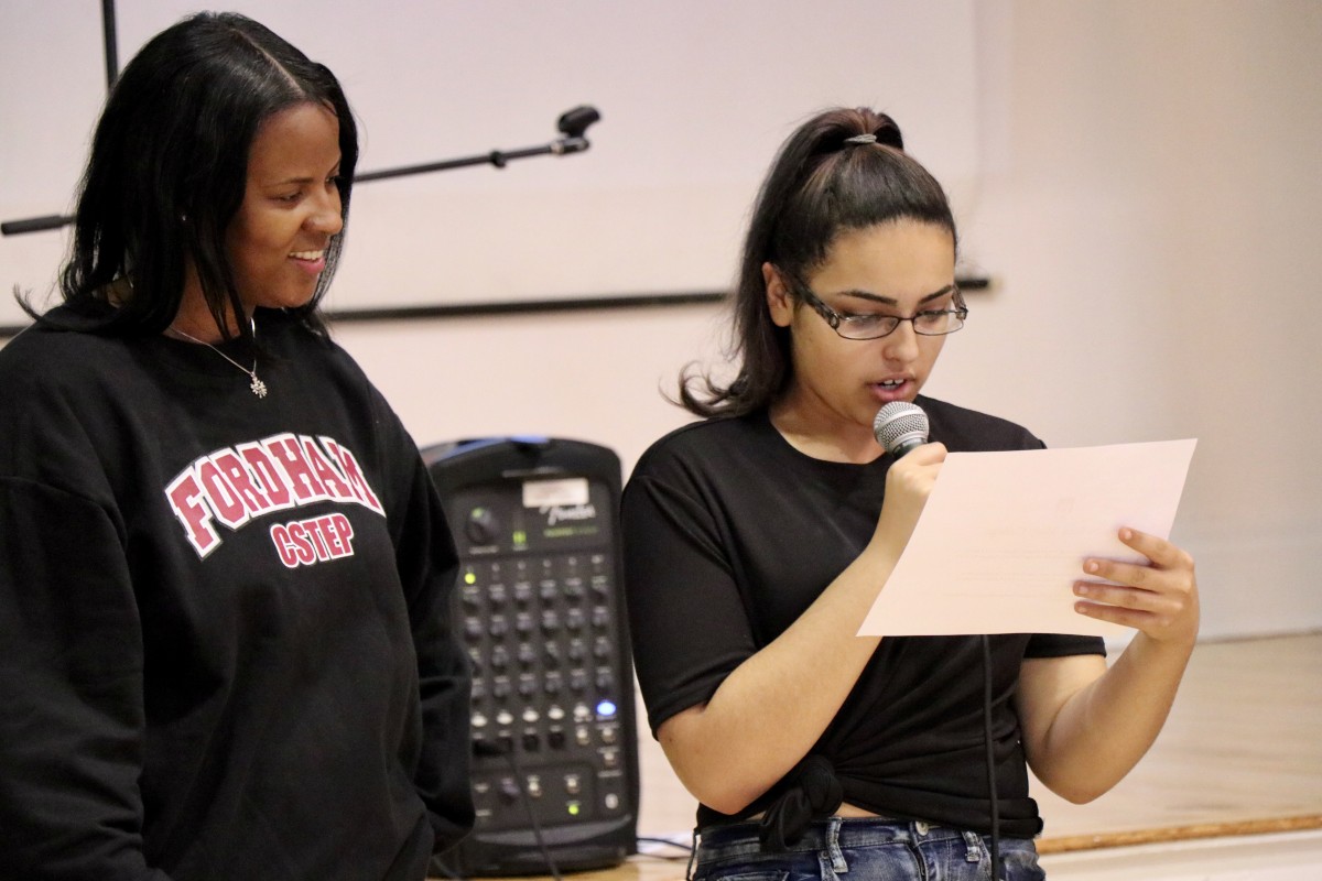 Sophomore introduces panelists