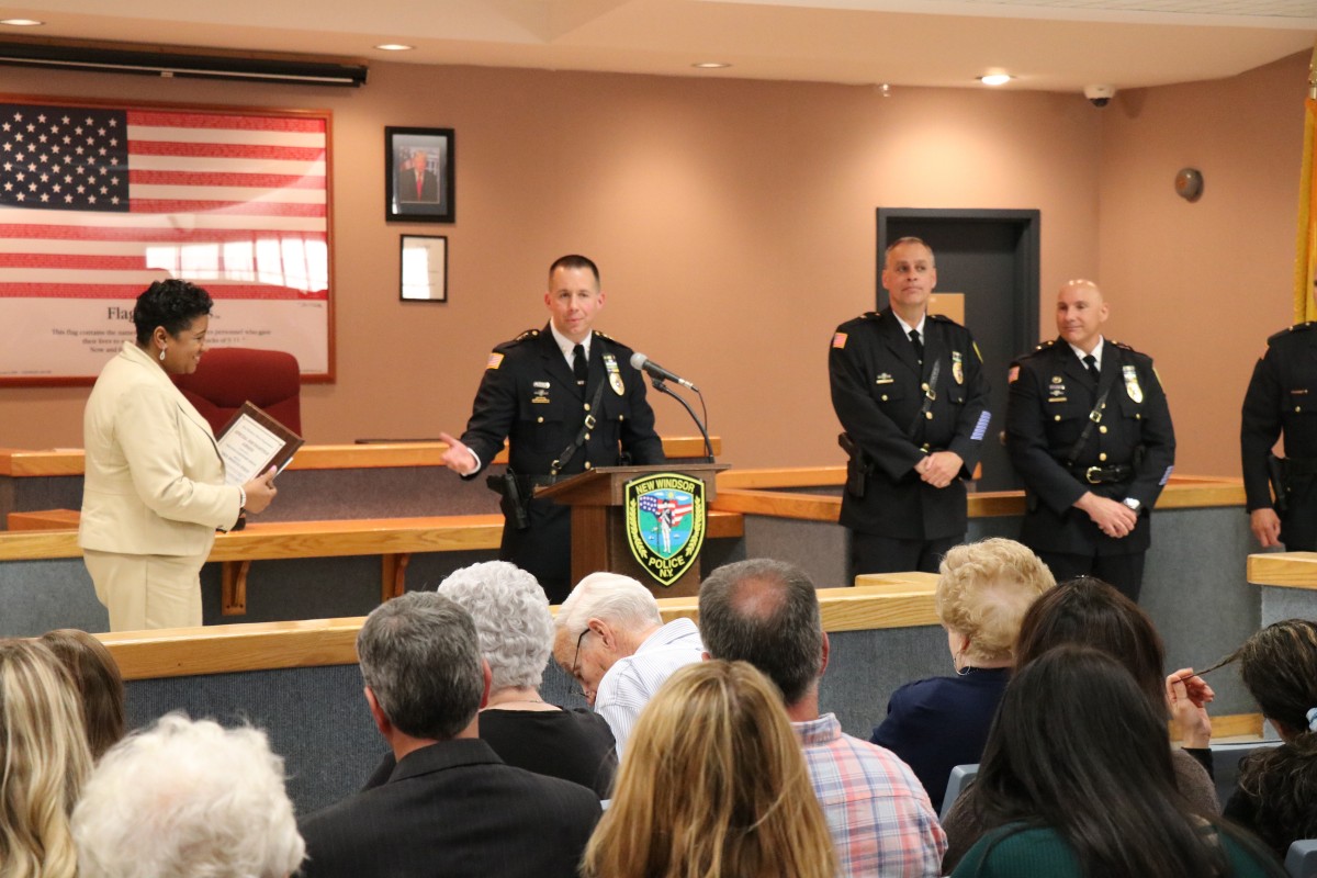 Mrs. Briscoe-Perez accepts the award from Chief Robert Doss.